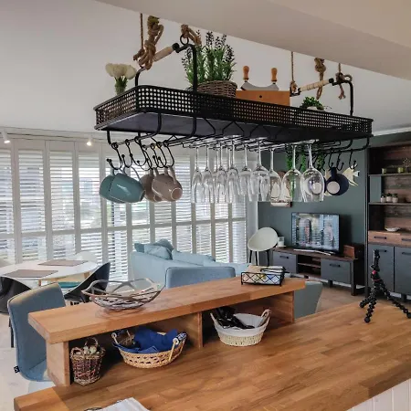 Appartamento Apartment Charlie Stylish Apartment Near Beach By Interhome