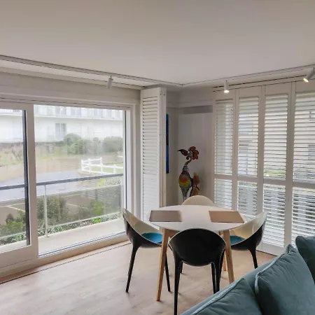 Apartment Charlie Stylish Apartment Near Beach By Interhome Appartement