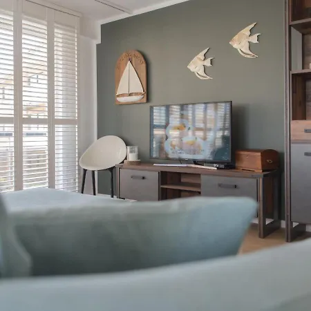 Appartamento Apartment Charlie Stylish Apartment Near Beach By Interhome